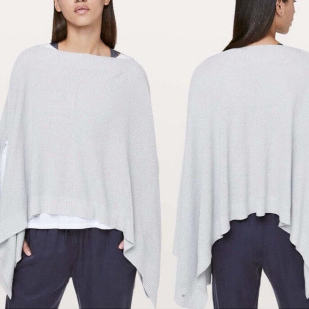 Lululemon Forward Flow Poncho almost Blue
One Size Cape